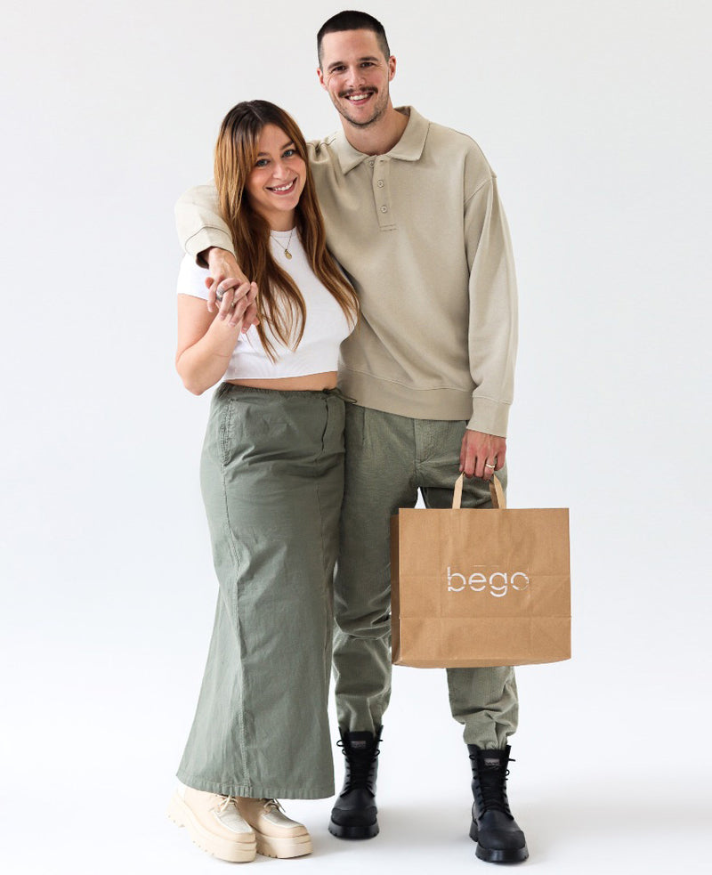 Couple portant des bottes en cuir vegan 